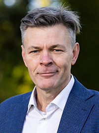 Porträttbild av Mikael Karlsson.