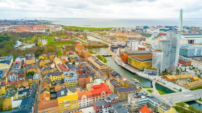 Bild över Malmö med Turning Torso i bakgrunden