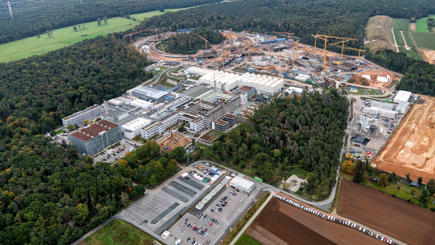 Bild tagen ovanifrån på partikelacceleratorn FAIR i Tyskland