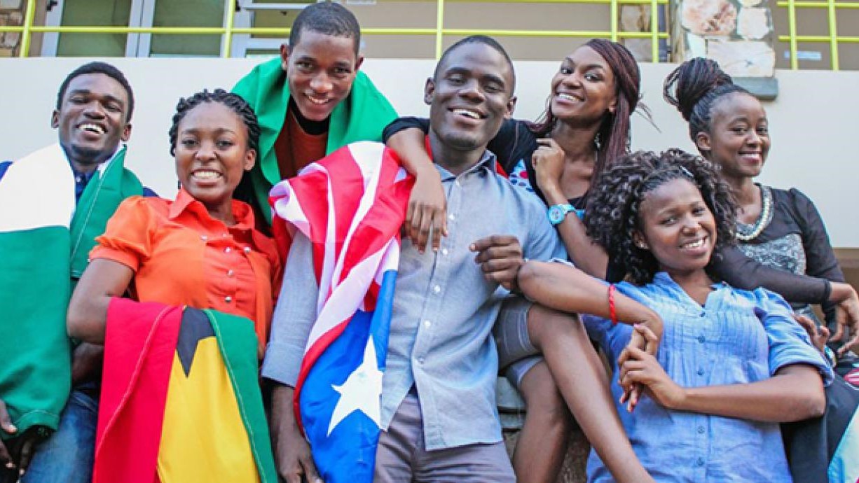 Gruppbild av elever från Ashesi universitet